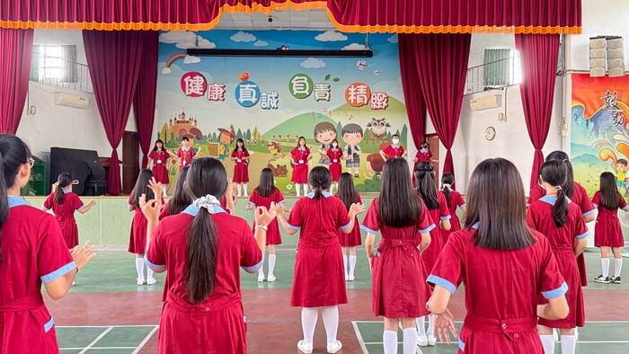敏惠幼保科學生練習護眼操