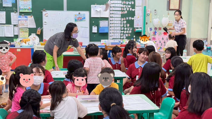 敏惠幼保科師生與重溪國小附幼的孩童互動