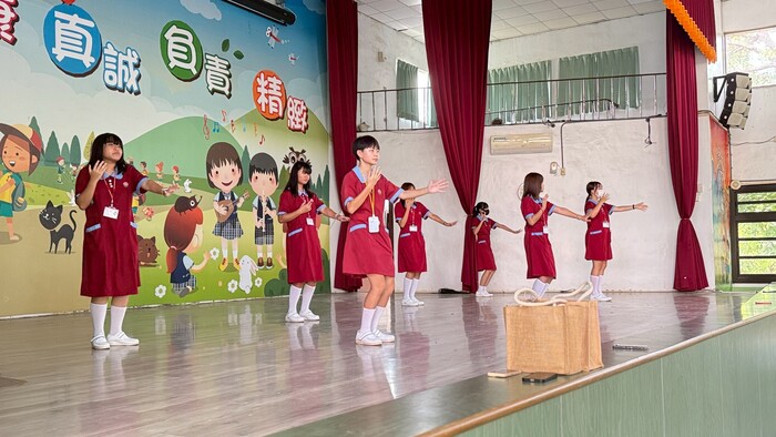 敏惠幼保科學生練習護眼操