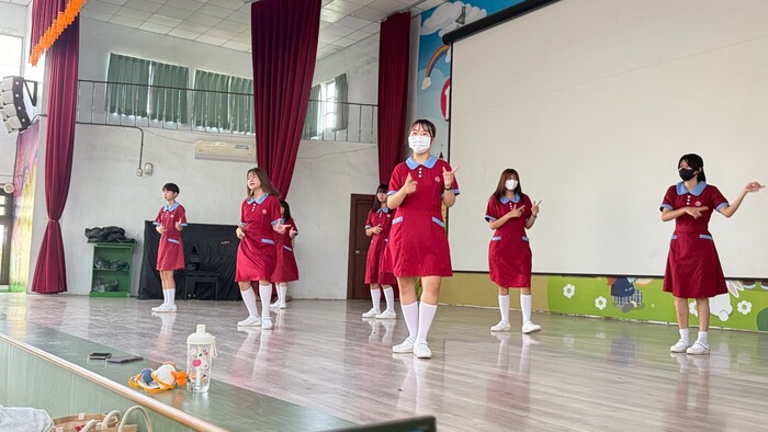 敏惠幼保科學生練習護眼操