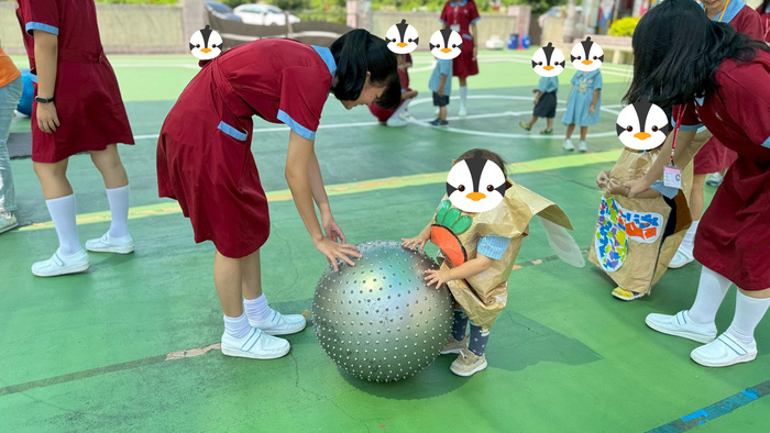 敏惠幼保科學生體驗帶欣榮幼兒園孩童完成中秋小活動